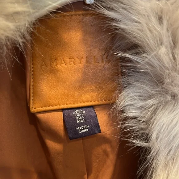 Amaryllis Leather coat with faux collar - Picture 2 of 8